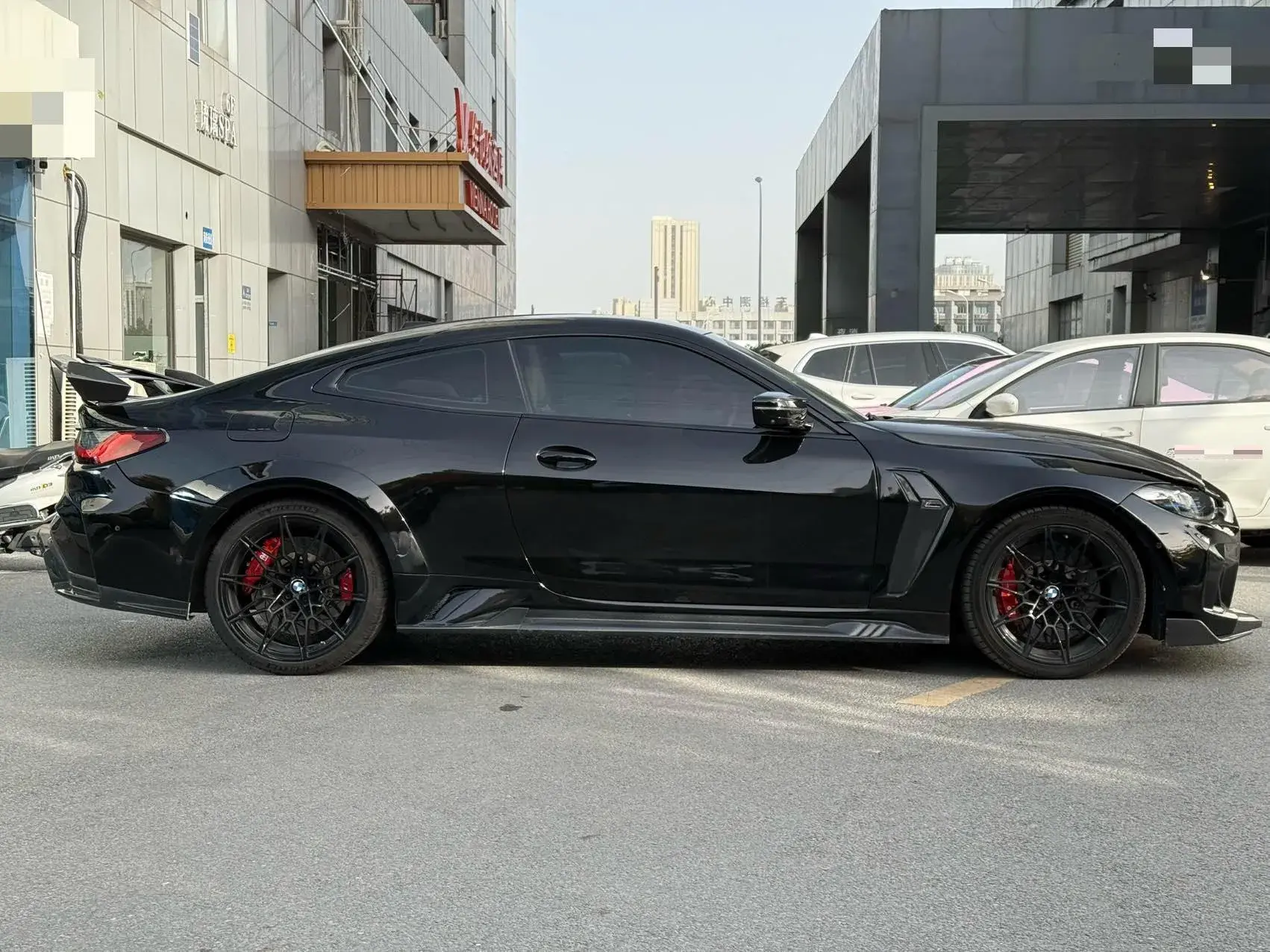 2023 BMW M4 thumbnail 4