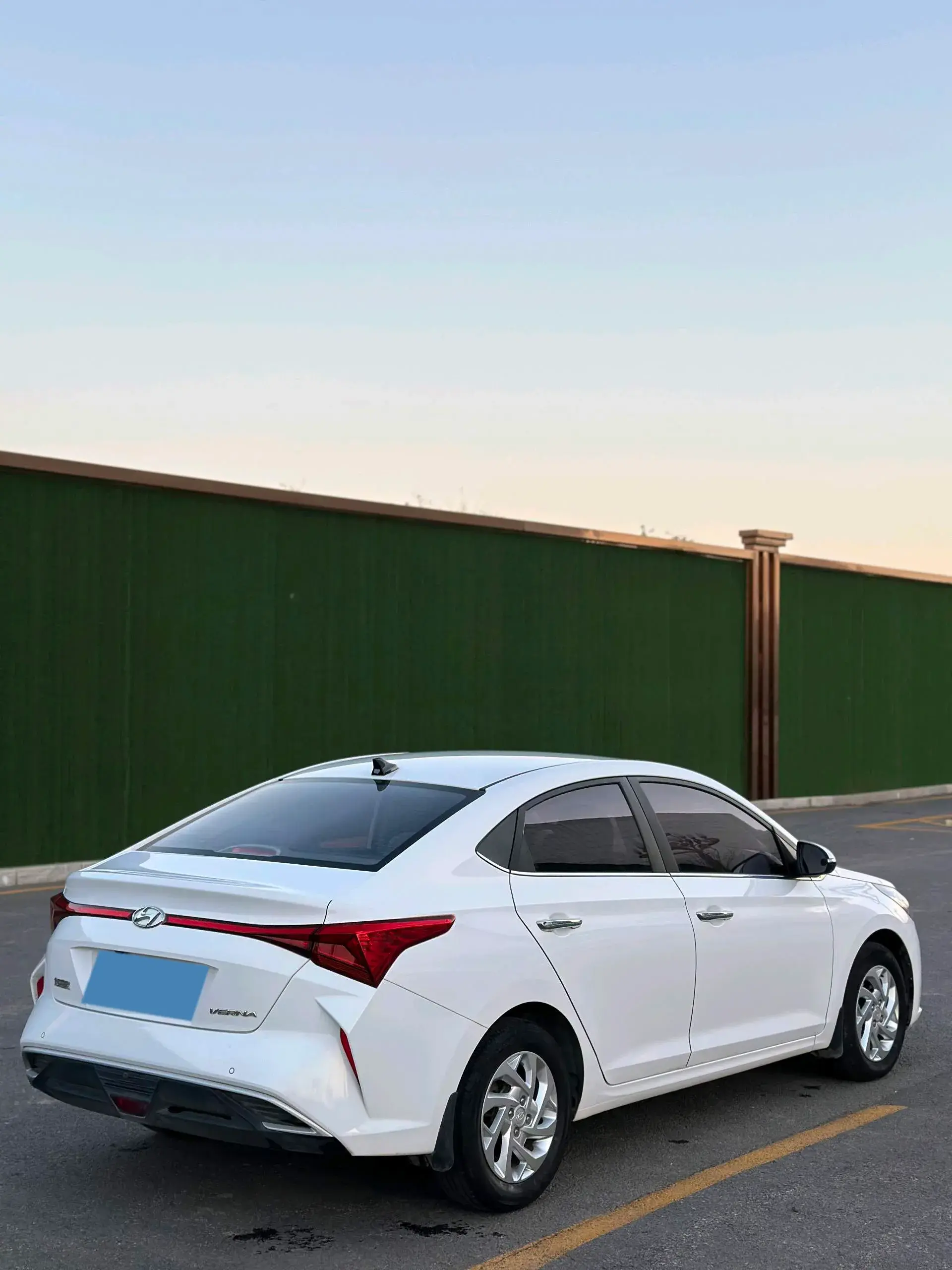 2020 HYUNDAI VERNA thumbnail 4