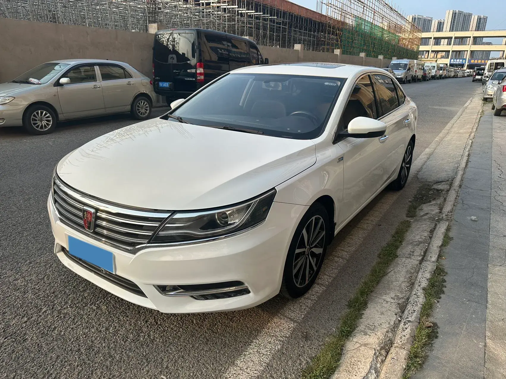 2018 ROEWE I6 view 1
