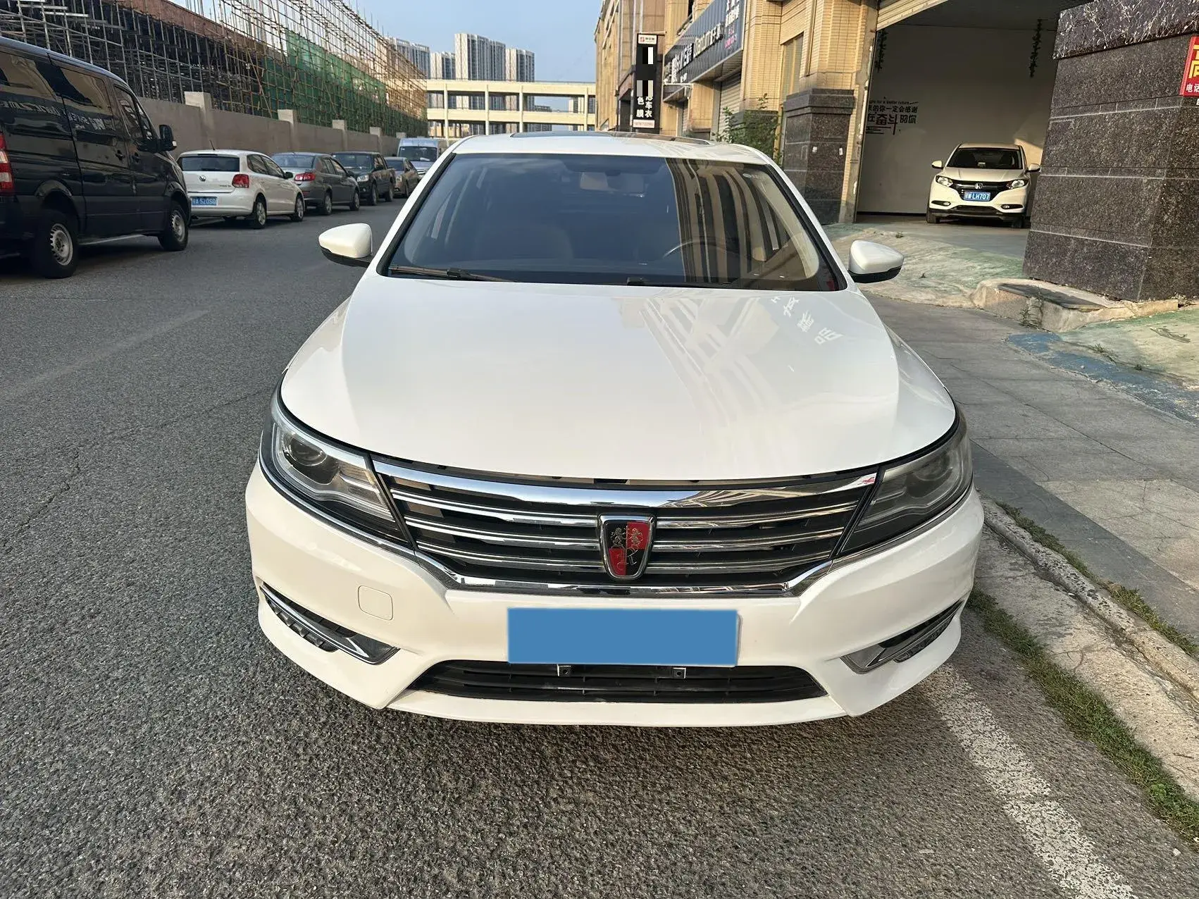 2018 ROEWE I6 thumbnail 2