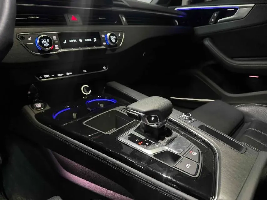 2023 Audi A4L 2.0T 190HP L4 7DCT,autocango,china used car exporter,china ev exporter,chinese used car exporter,chinese used ev exporter