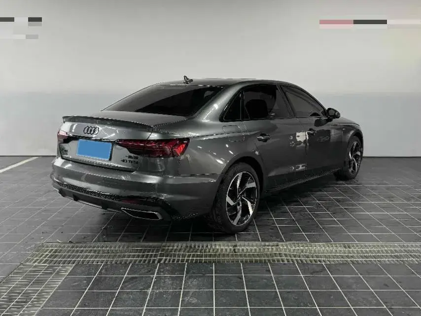 2023 AUDI A4L thumbnail 3