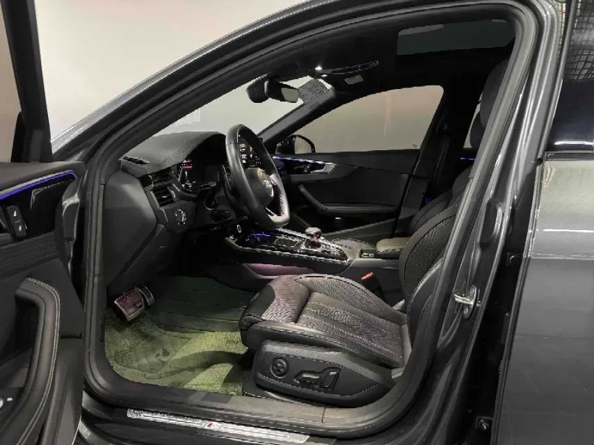 2023 Audi A4L 2.0T 190HP L4 7DCT,autocango,china used car exporter,china ev exporter,chinese used car exporter,chinese used ev exporter