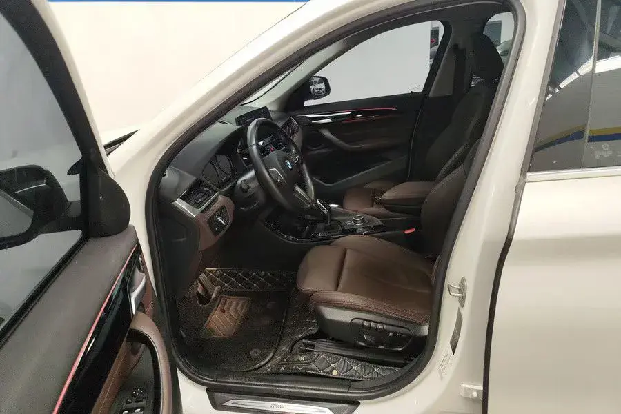 2020 BMW X1 thumbnail 4