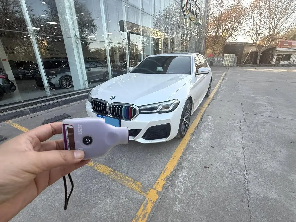 2023 BMW 5 Series 2.0T 245HP L4 8AT