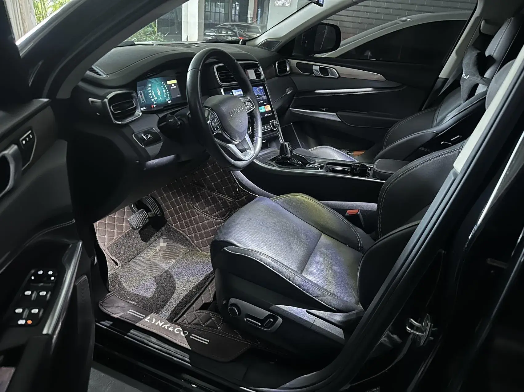 2019 LYNK&CO 01 thumbnail 3