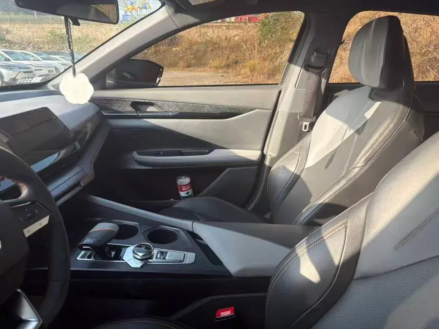 2022 CHANGAN UNI-V thumbnail 2