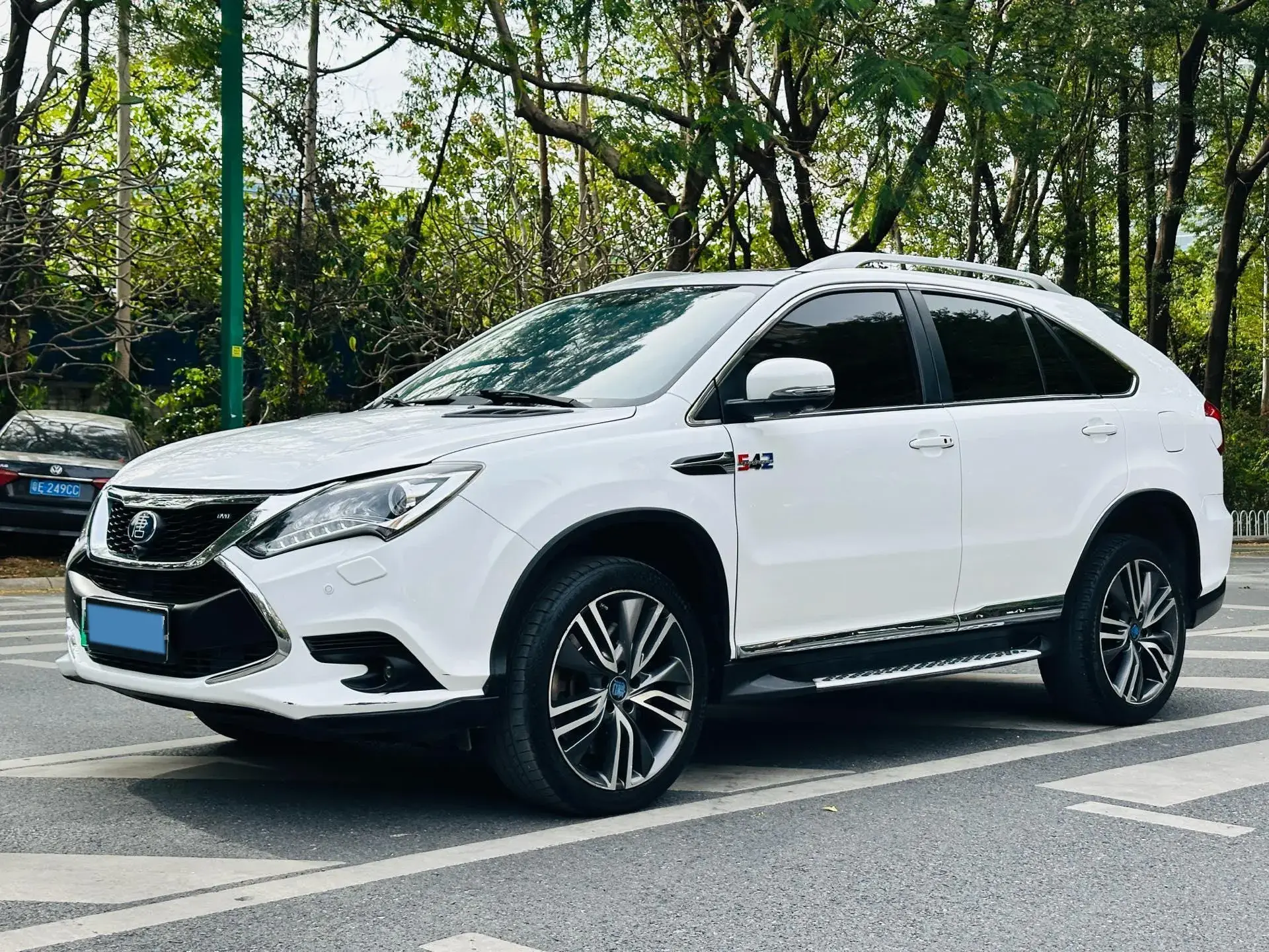 2017 BYD TANG view 1