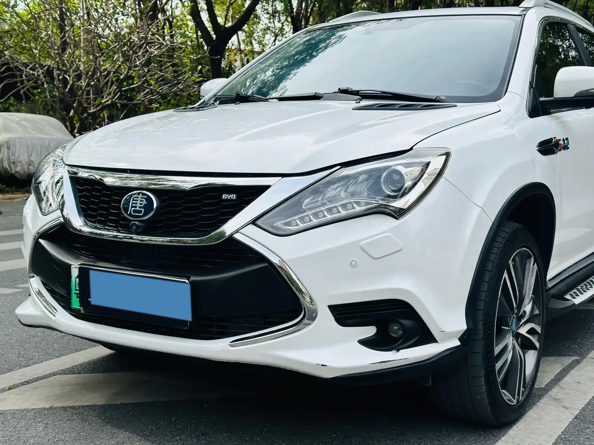 2017 BYD TANG thumbnail 2