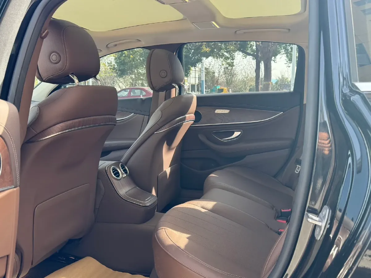 2022 Mercedes-Benz E Class 2.0T 197HP L4 9AT,autocango,china used car exporter,china ev exporter,chinese used car exporter,chinese used ev exporter