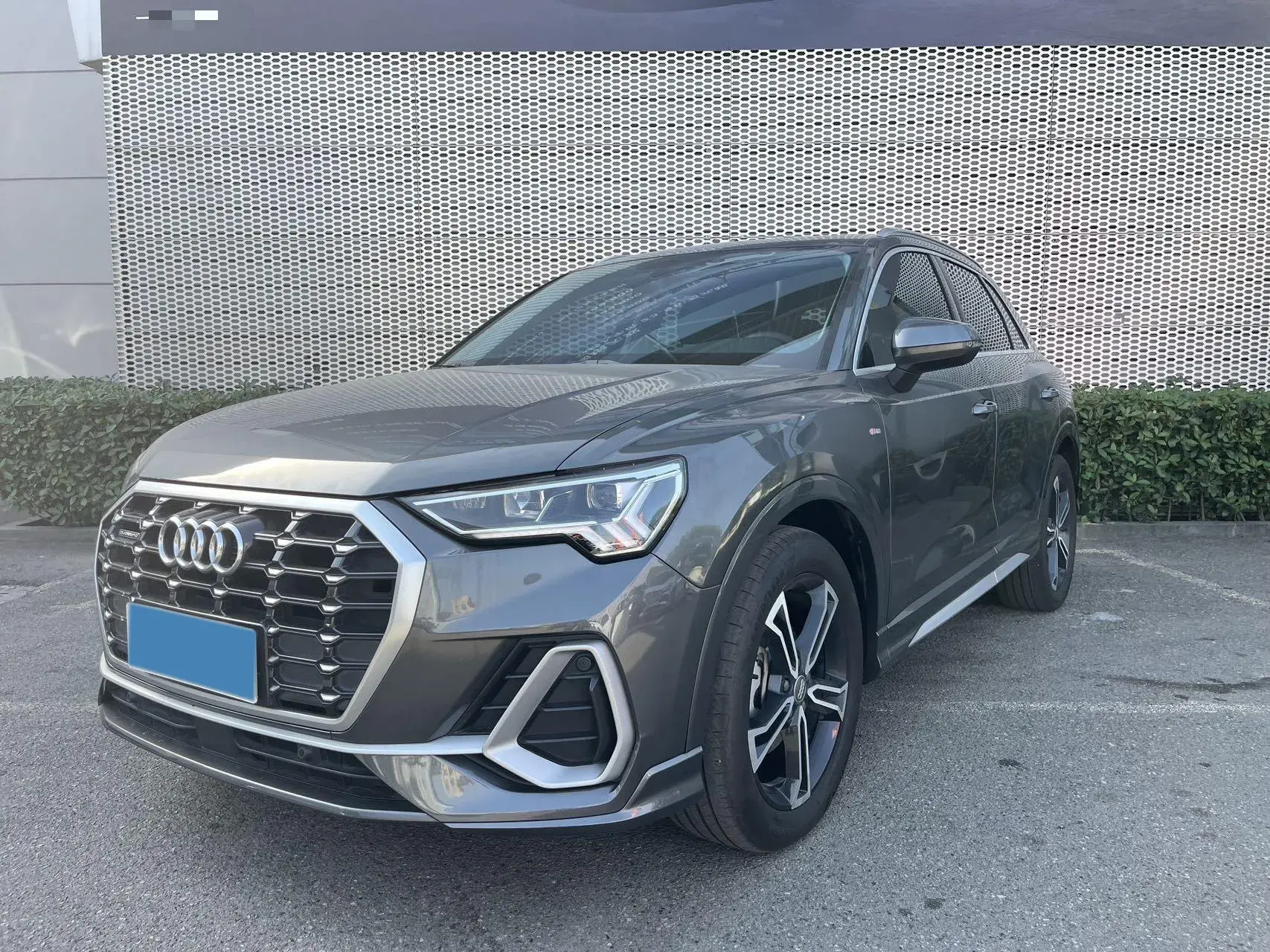 2020 AUDI Q3 view 1