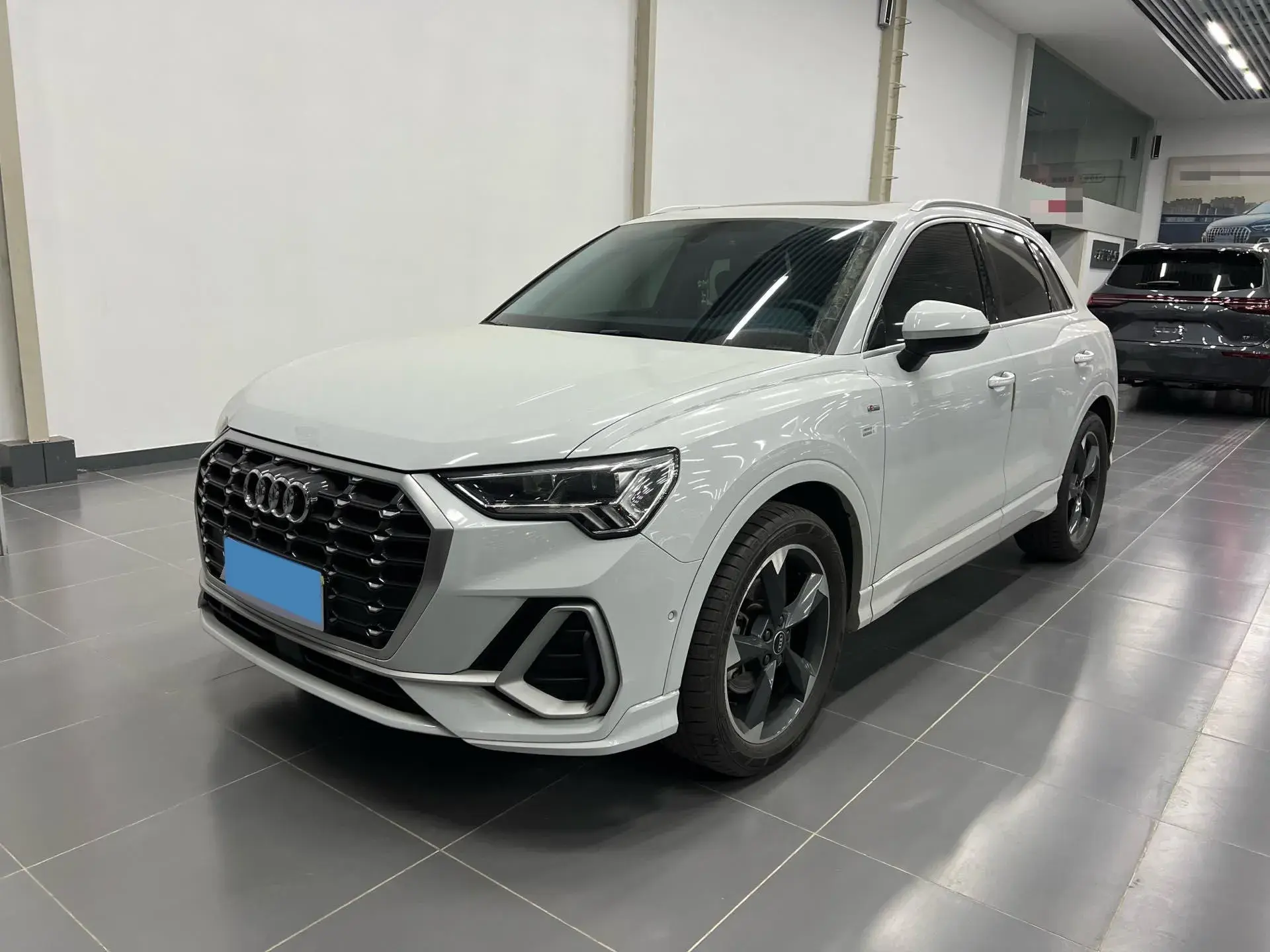 2022 AUDI Q3 view 1
