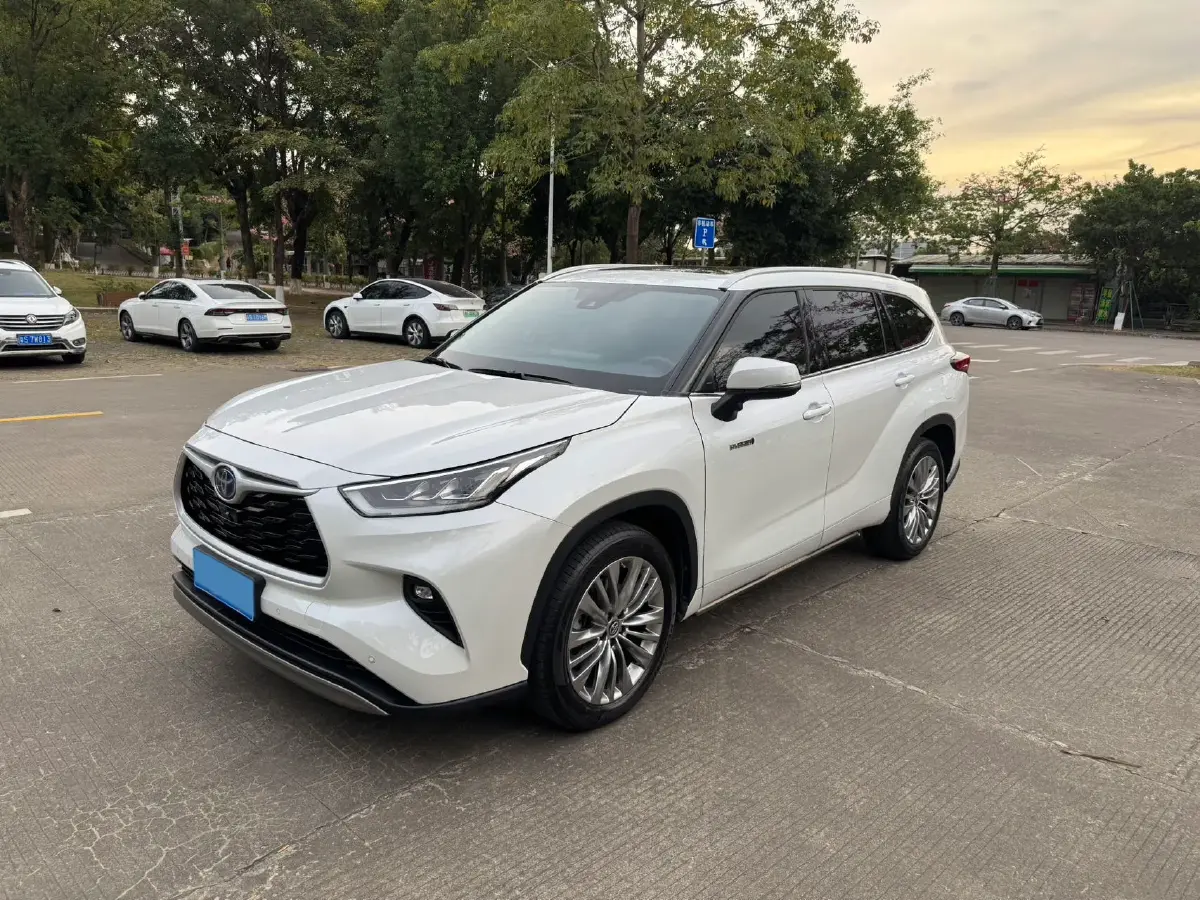 2023 Toyota Highlander 2.5L 189HP L4 E-CVT Hybrid
