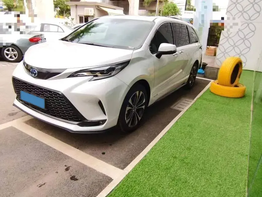 2026 Toyota Sienna 2.5L 189HP L4 E-CVT Hybrid