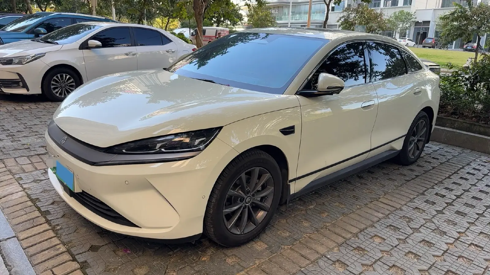 2025 BYD QinL BEV