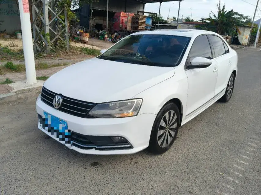 2017 Volkswagen Sagitar 1.2T 110HP L4 7DCT