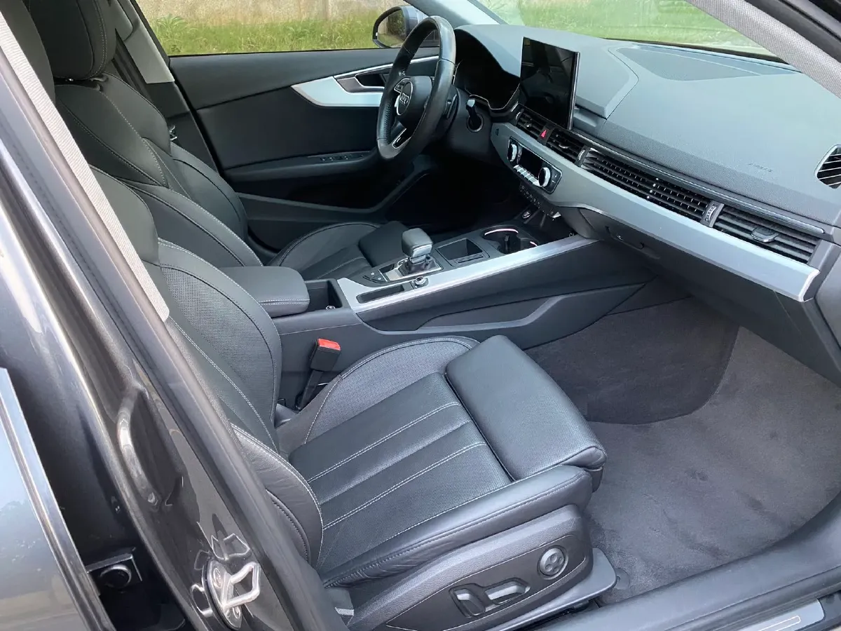 2020 Audi A4L 2.0T 190HP L4 7DCT,autocango,china used car exporter,china ev exporter,chinese used car exporter,chinese used ev exporter