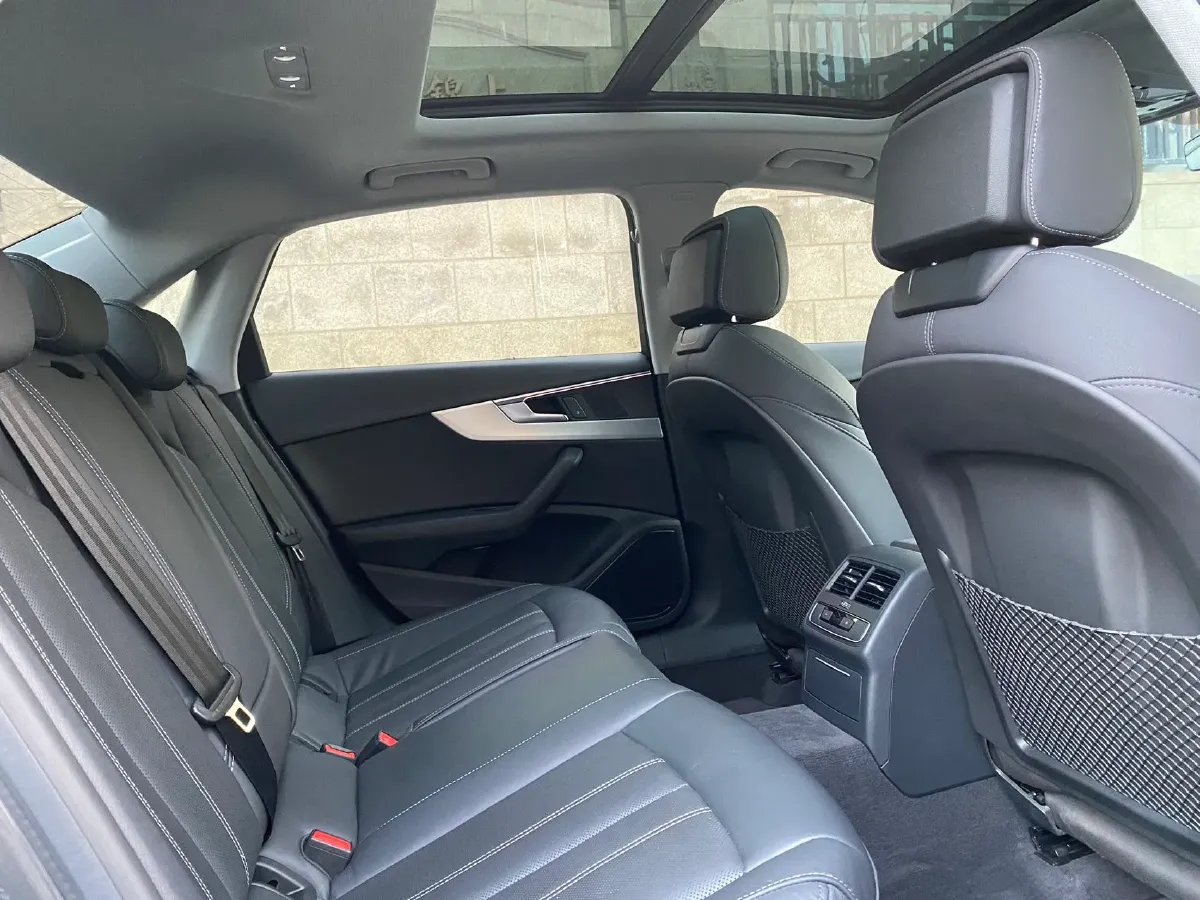 2020 Audi A4L 2.0T 190HP L4 7DCT,autocango,china used car exporter,china ev exporter,chinese used car exporter,chinese used ev exporter