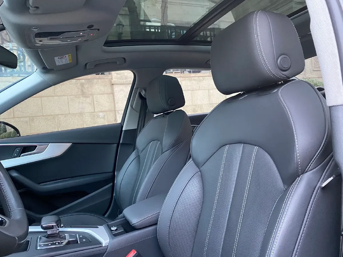 2020 Audi A4L 2.0T 190HP L4 7DCT,autocango,china used car exporter,china ev exporter,chinese used car exporter,chinese used ev exporter