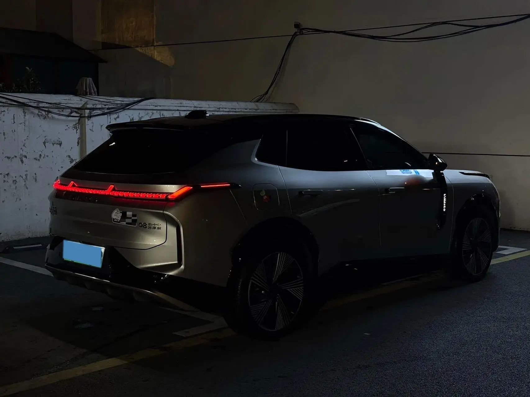 2023 LYNK&CO 08 thumbnail 3