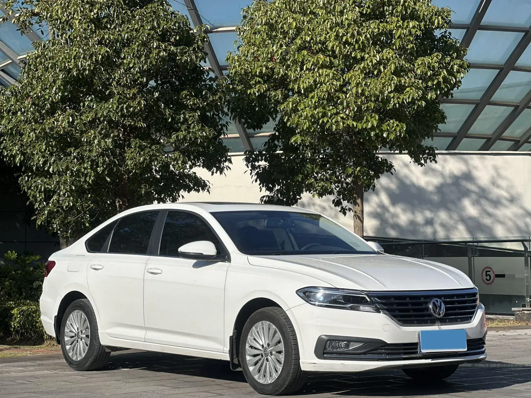 2019 VOLKSWAGEN LAVIDA thumbnail 2