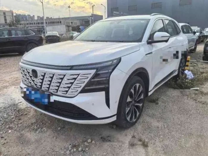 2025 ChangAn CS75 Plus 2.0T 233HP L4 8AT