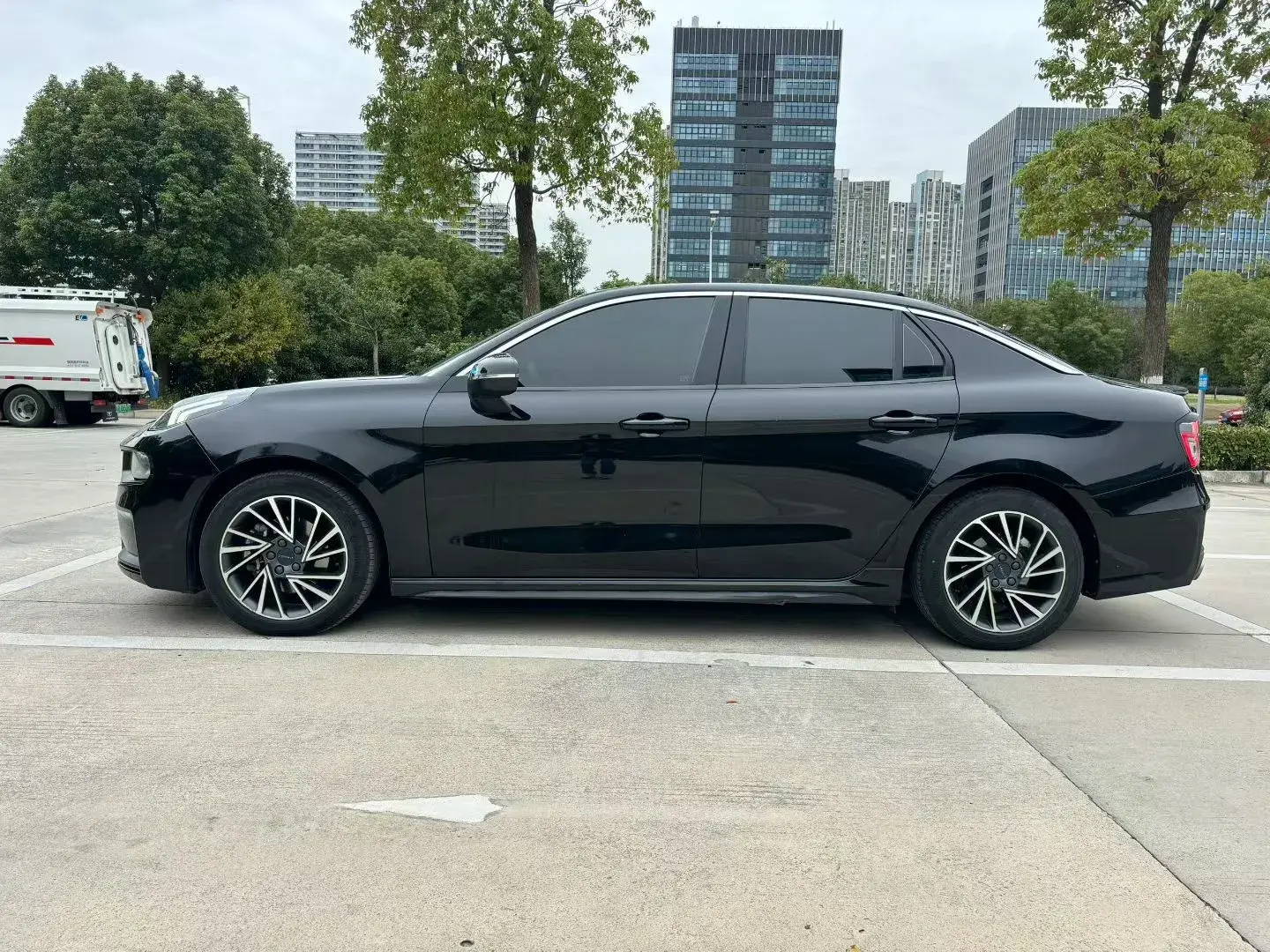 2022 LYNK&CO 03 thumbnail 3