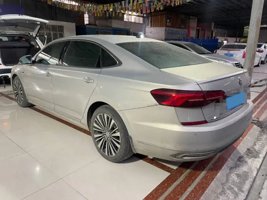 2019 VOLKSWAGEN PASSAT thumbnail 4