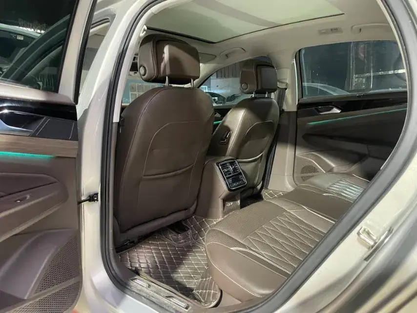 2019 VOLKSWAGEN PASSAT thumbnail 3