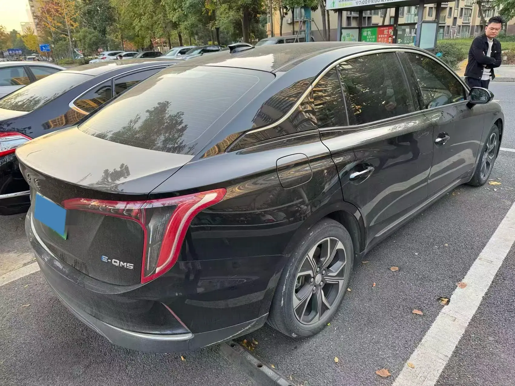 2022 HONGQI E-QM5 thumbnail 2