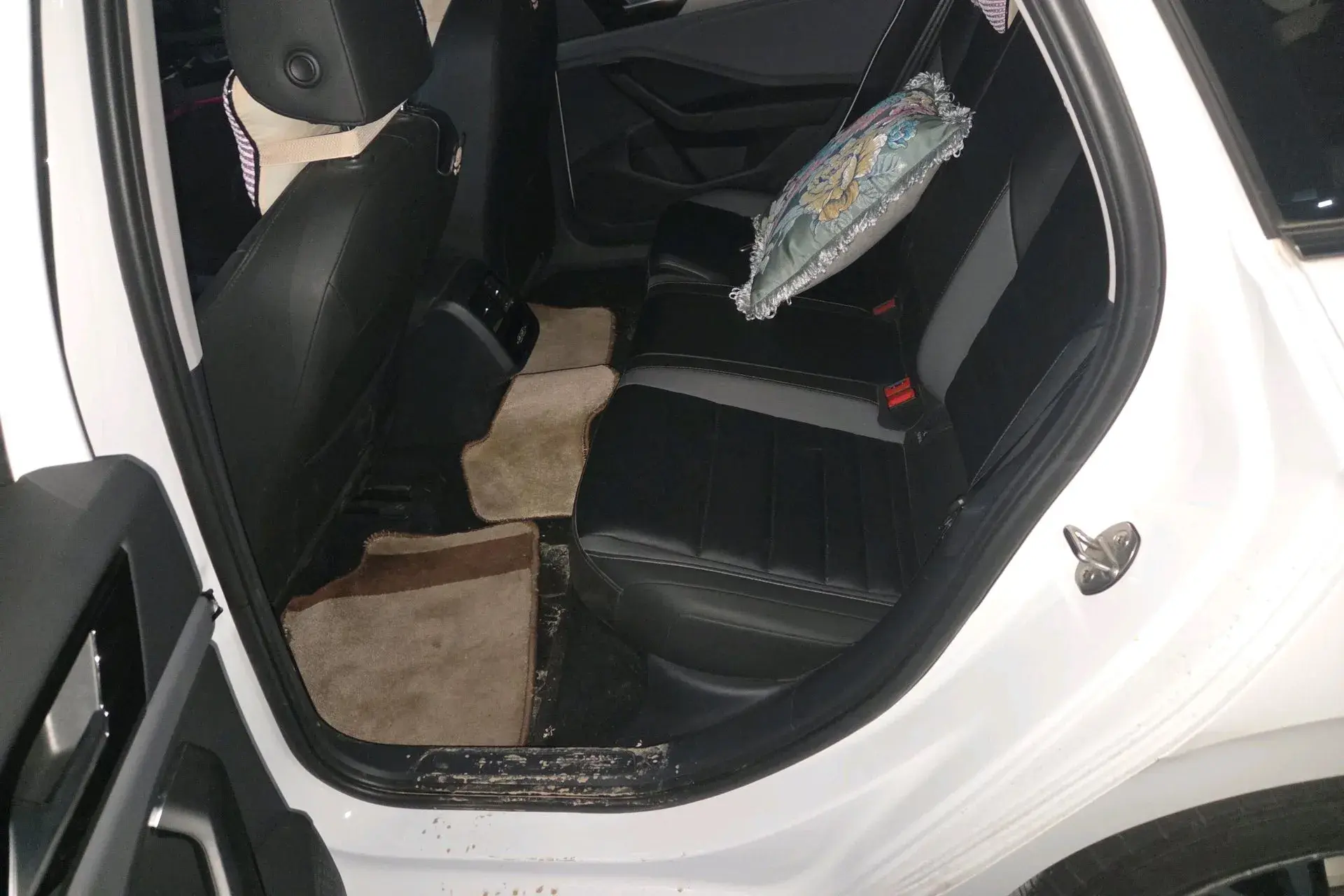 2021 VOLKSWAGEN SAGITAR thumbnail 4