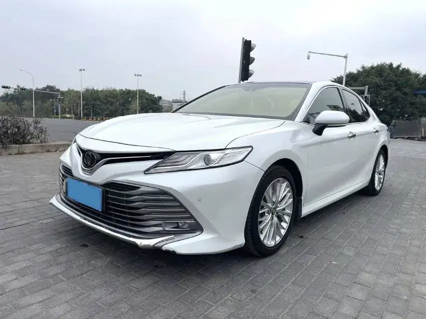 2019 Toyota Camry 2.5L 209HP L4 8AT