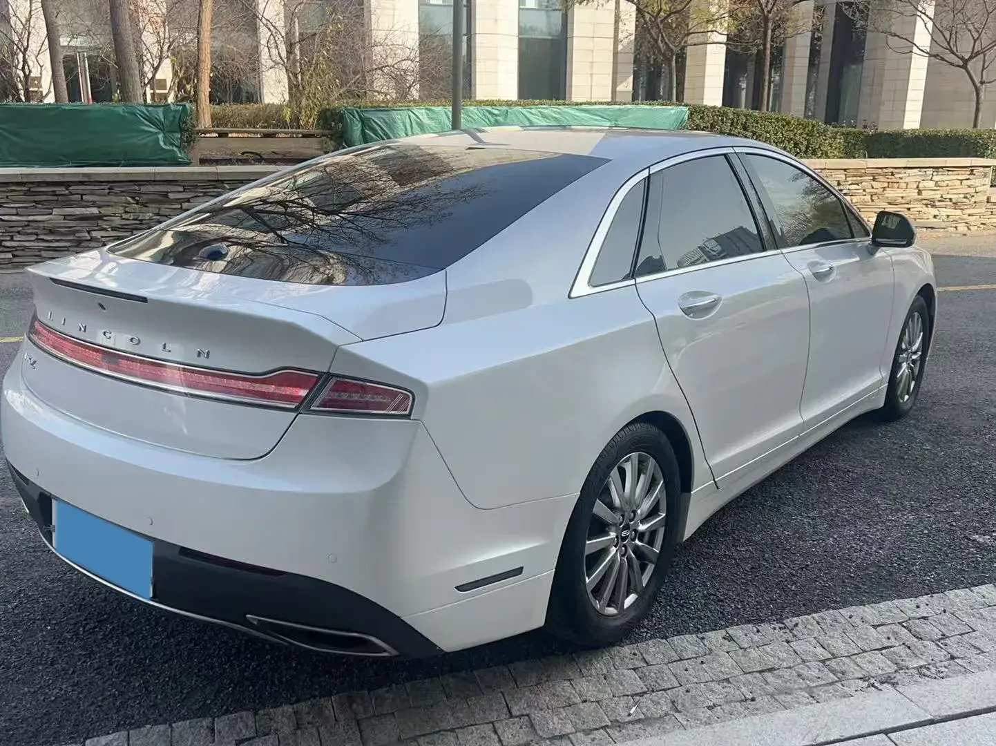 2019 LINCOLN MKZ thumbnail 4