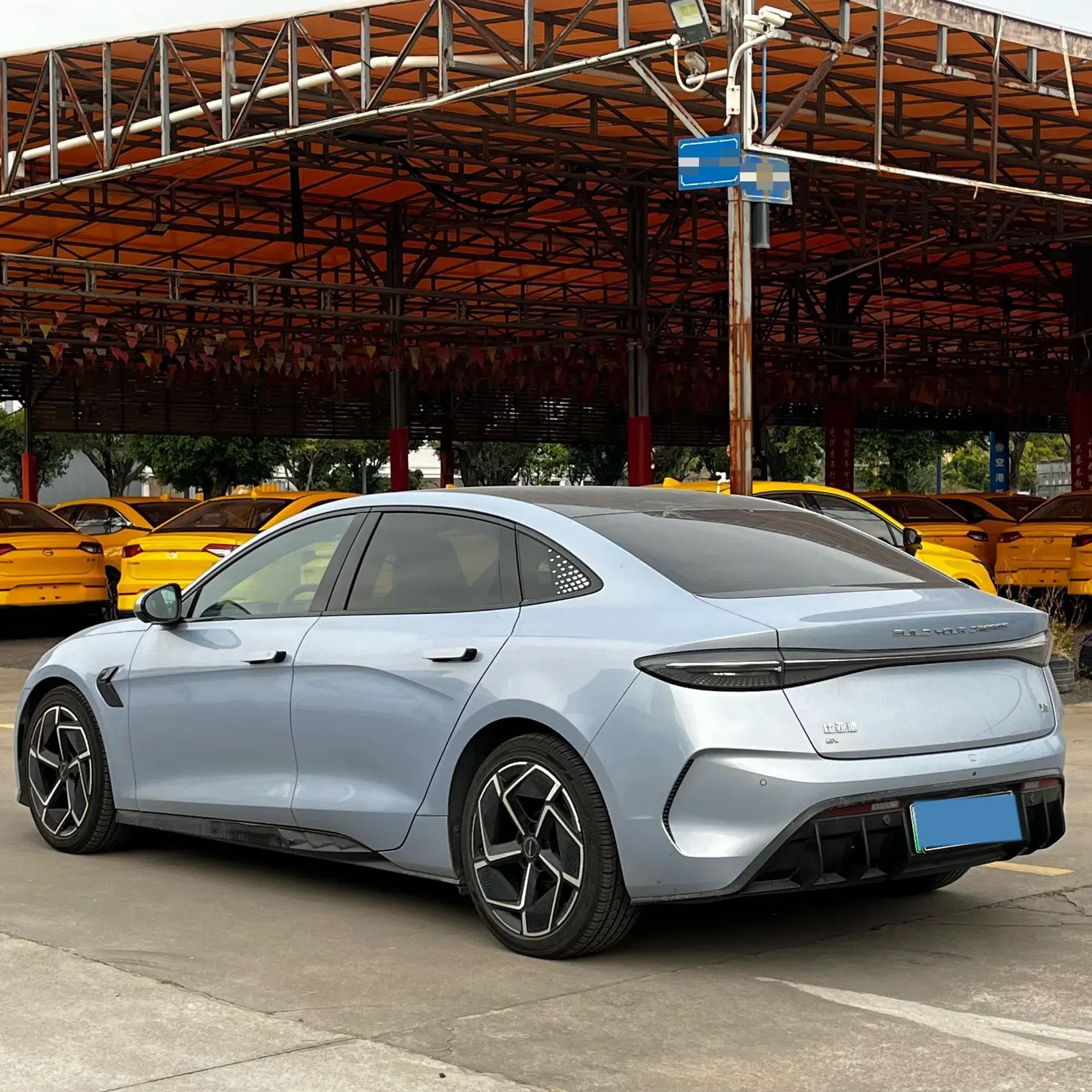 2022 BYD SEAL thumbnail 3