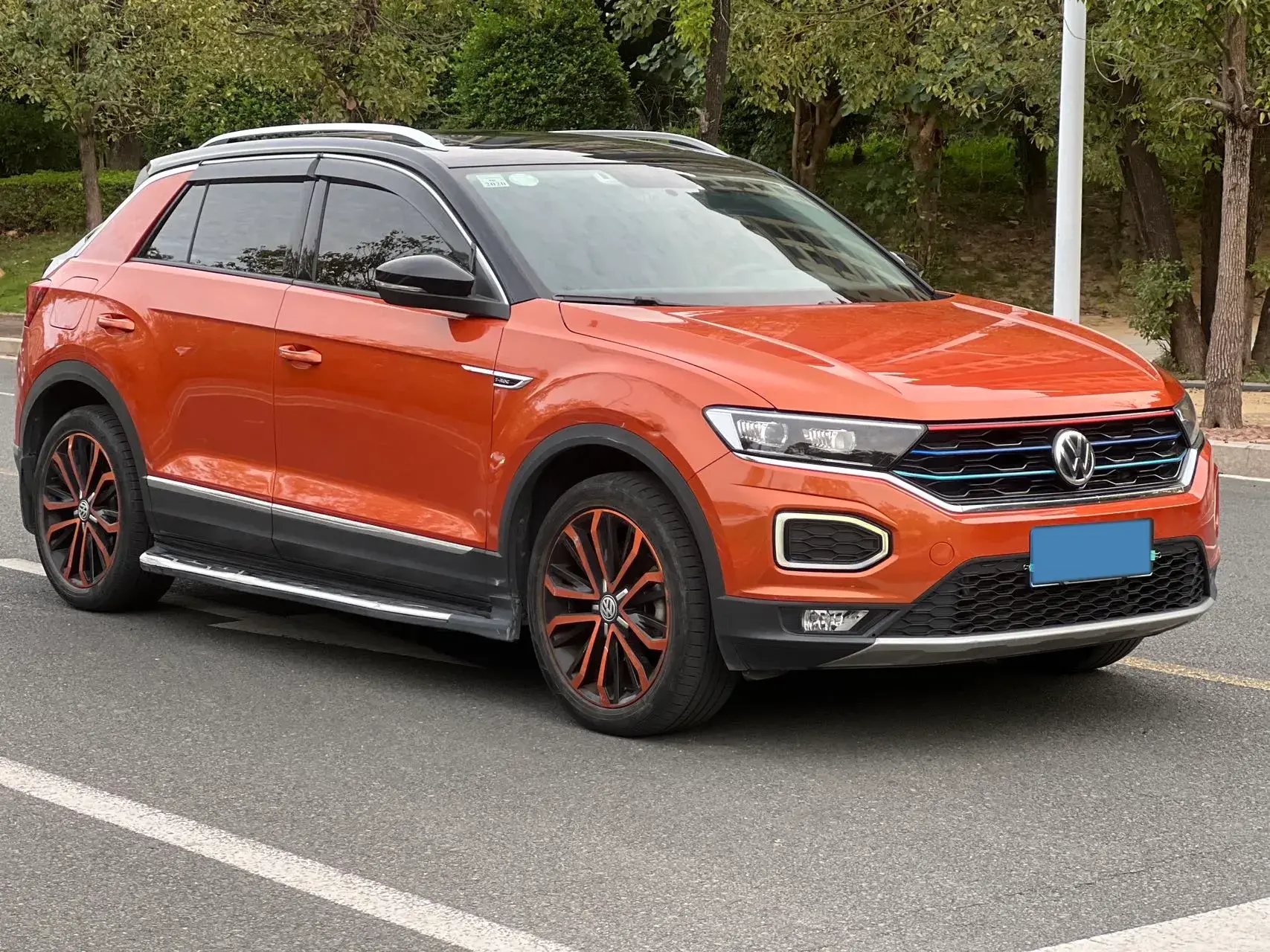 2018 VOLKSWAGEN T-ROC thumbnail 3