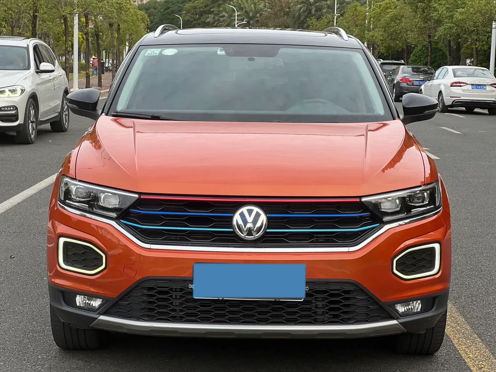 2018 VOLKSWAGEN T-ROC thumbnail 2