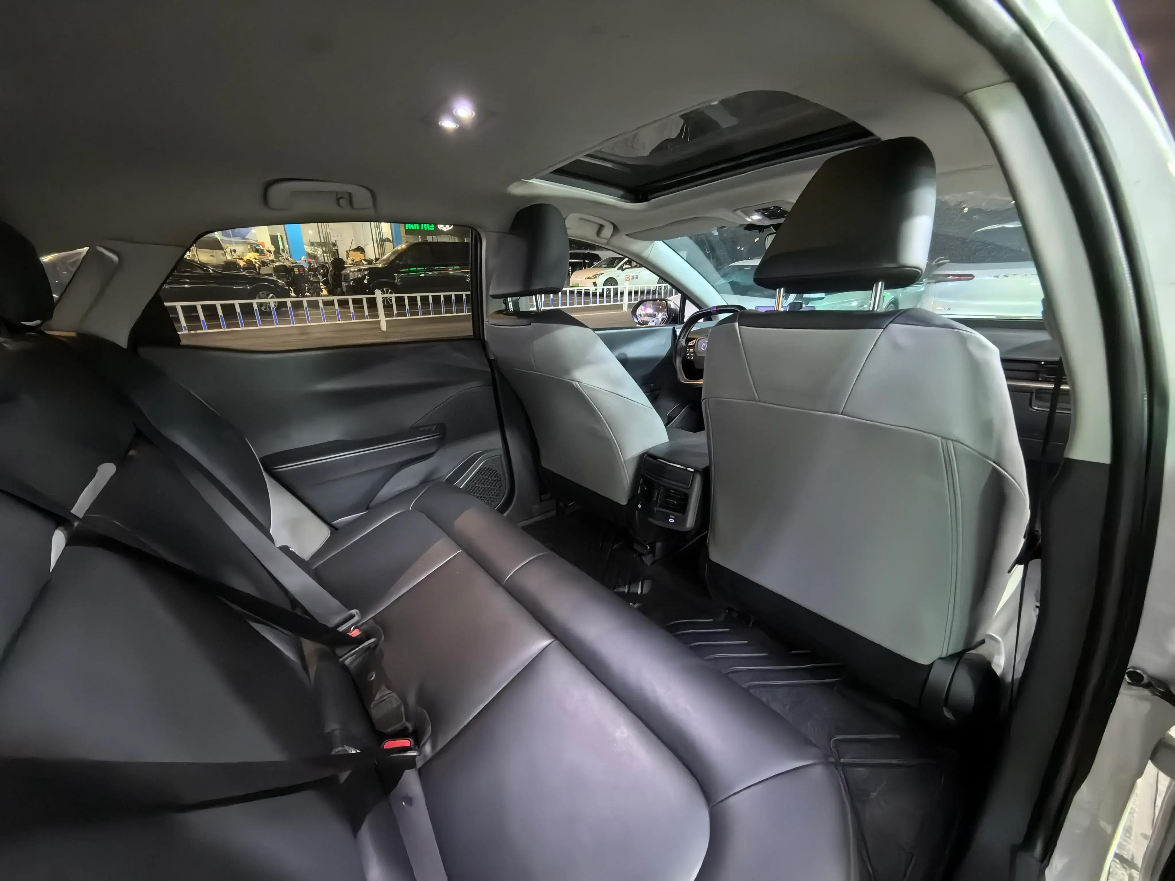 2023 TOYOTA BZ3 thumbnail 4