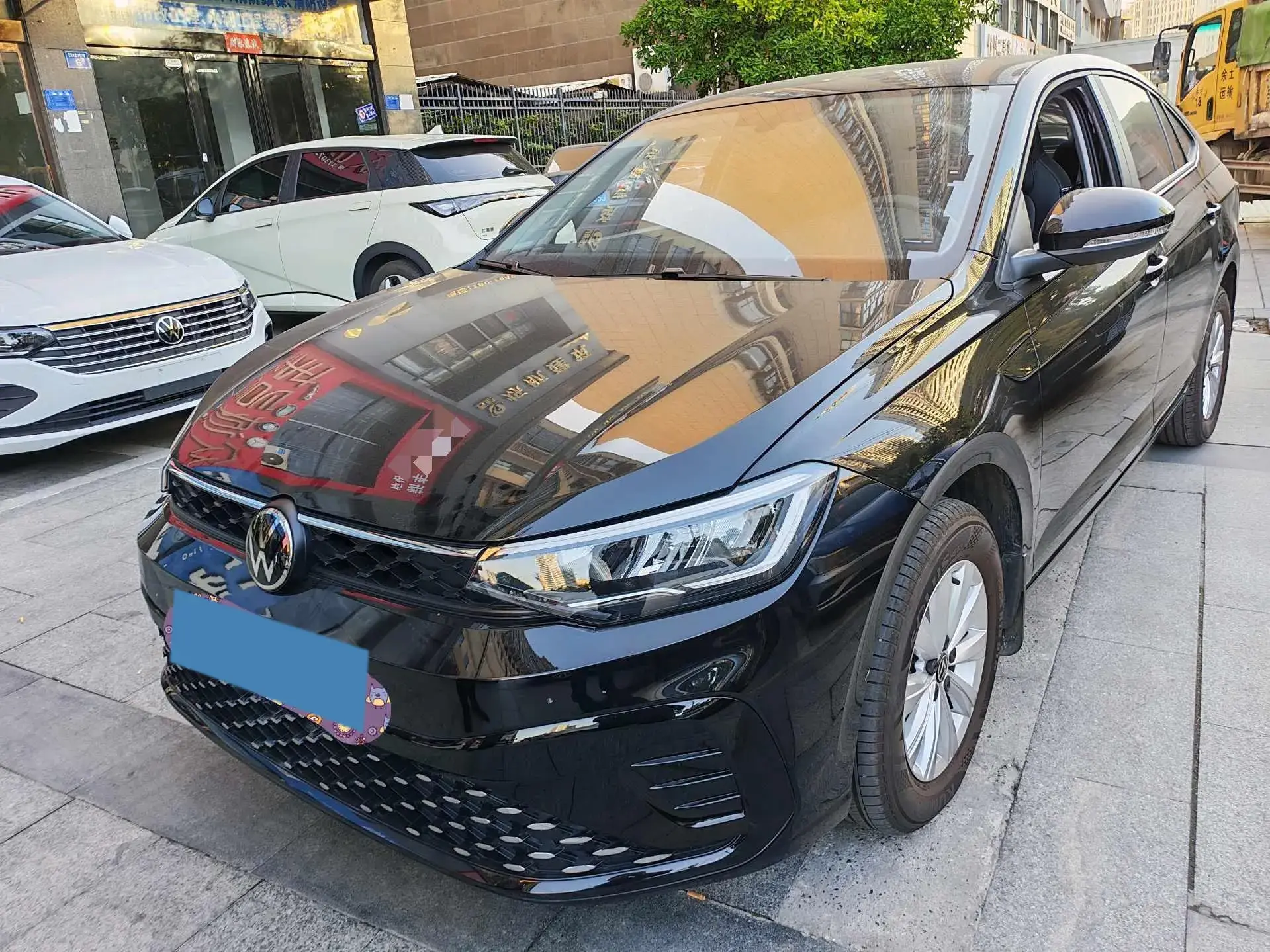 2025 VOLKSWAGEN LAVIDA view 1