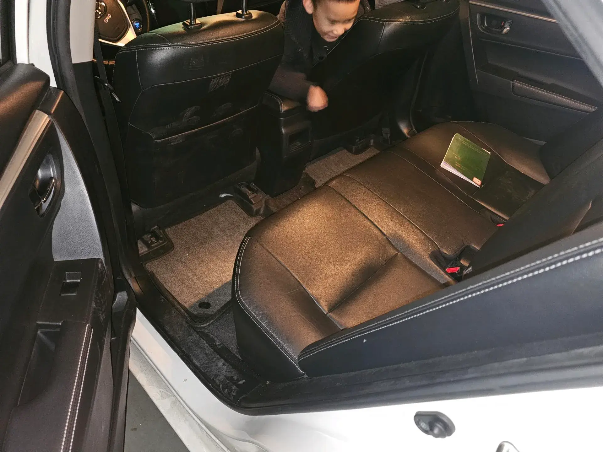 2018 TOYOTA COROLLA thumbnail 3