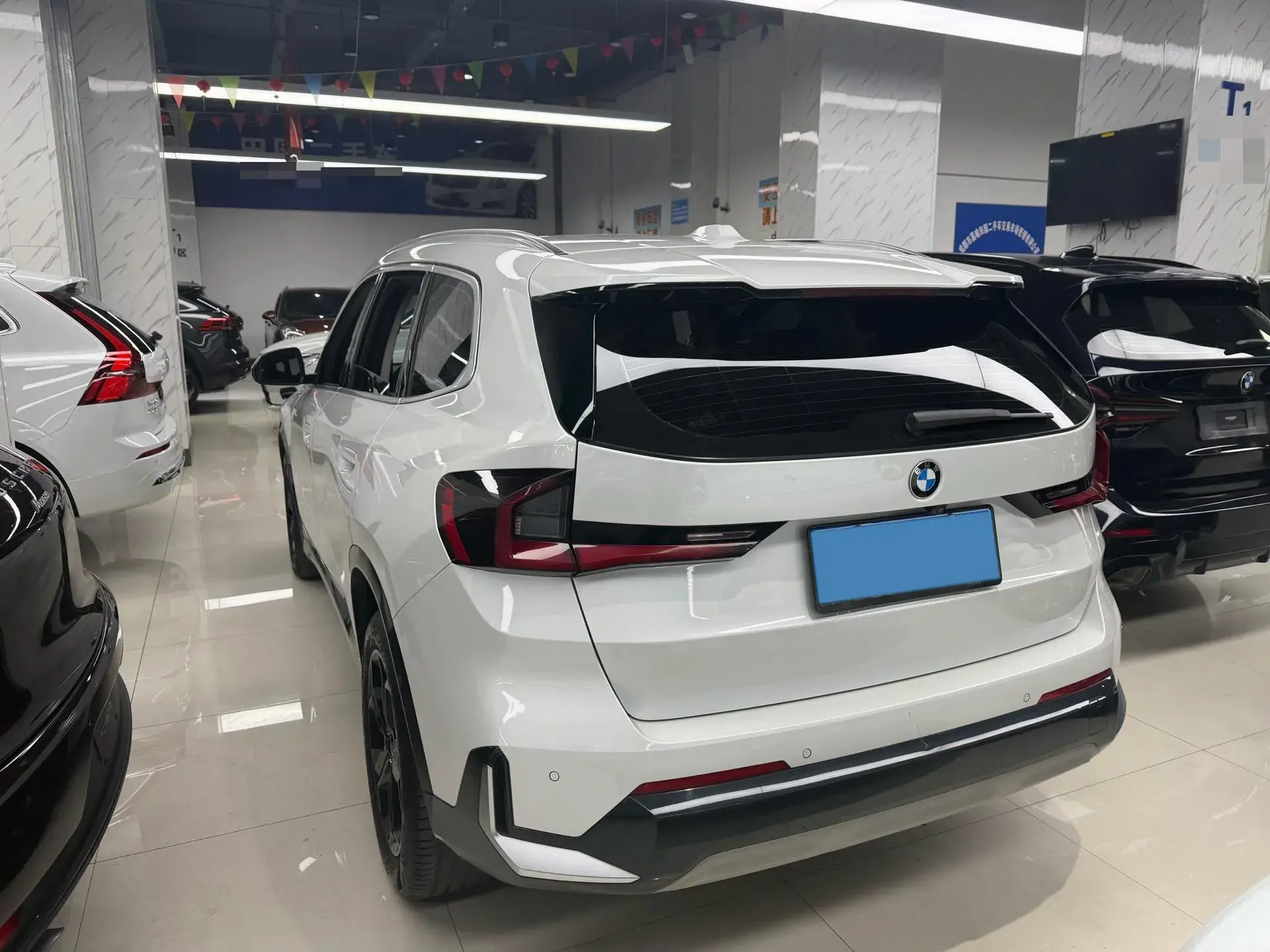 2024 BMW X1 thumbnail 2