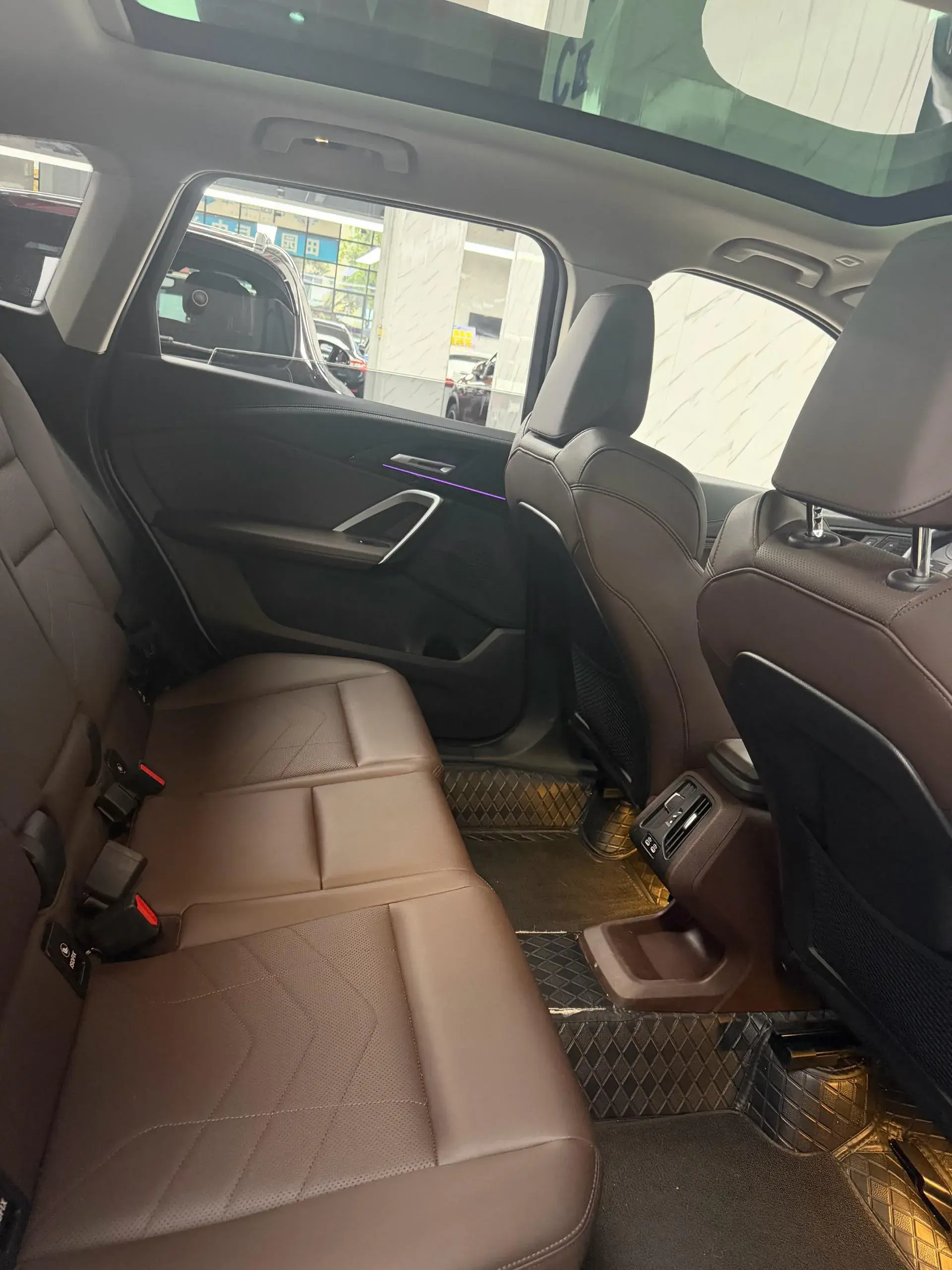 2024 BMW X1 thumbnail 3