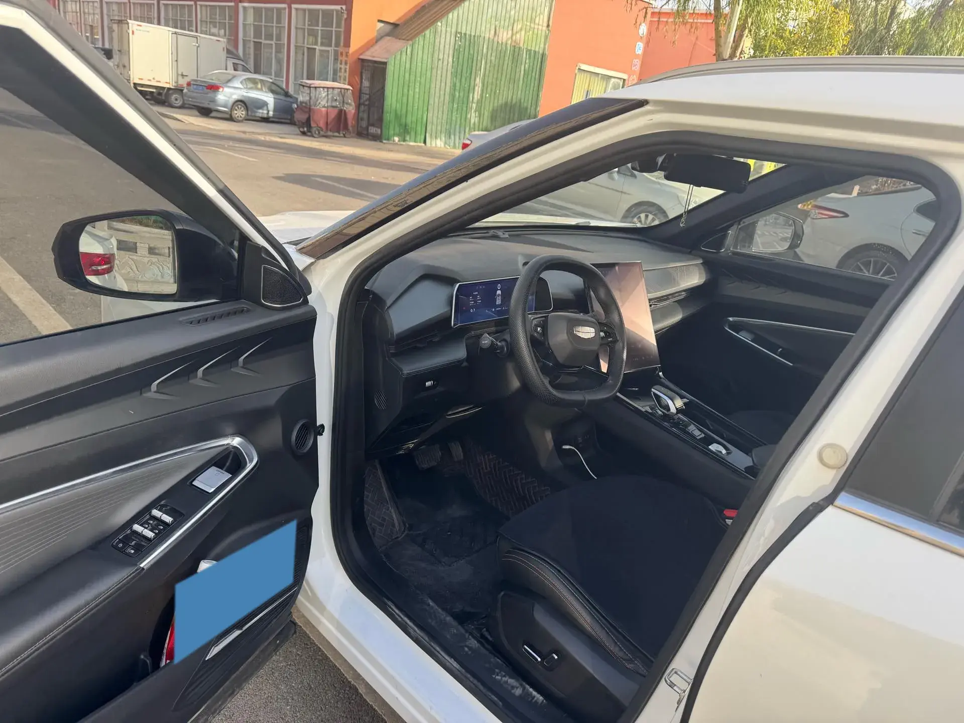 2023 GEELY AZKARRA thumbnail 3