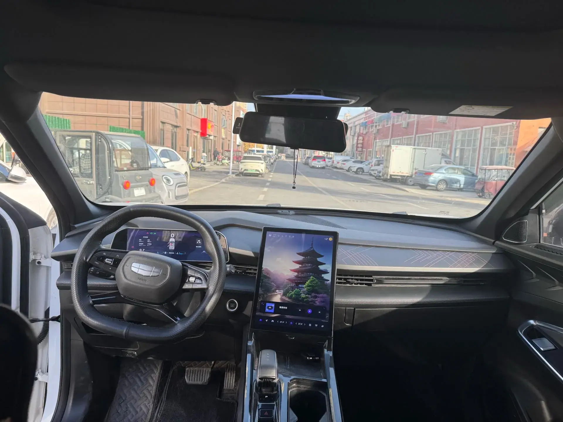 2023 GEELY AZKARRA thumbnail 4