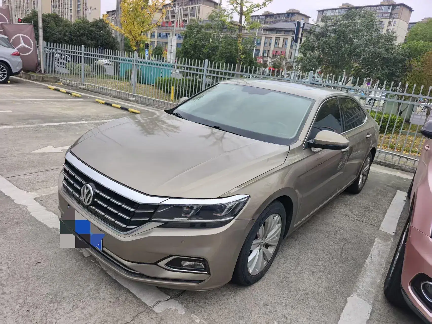 2019 VOLKSWAGEN PASSAT view 1