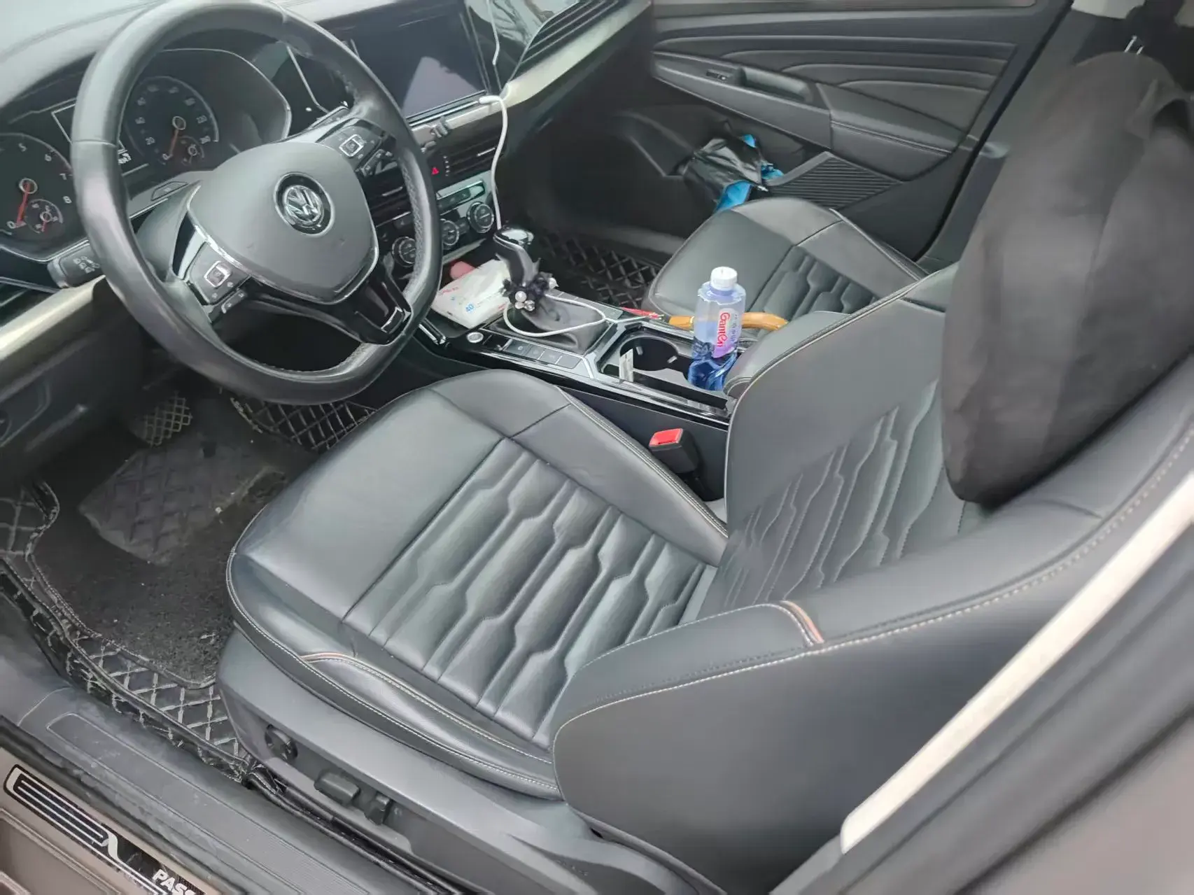 2019 VOLKSWAGEN PASSAT thumbnail 3