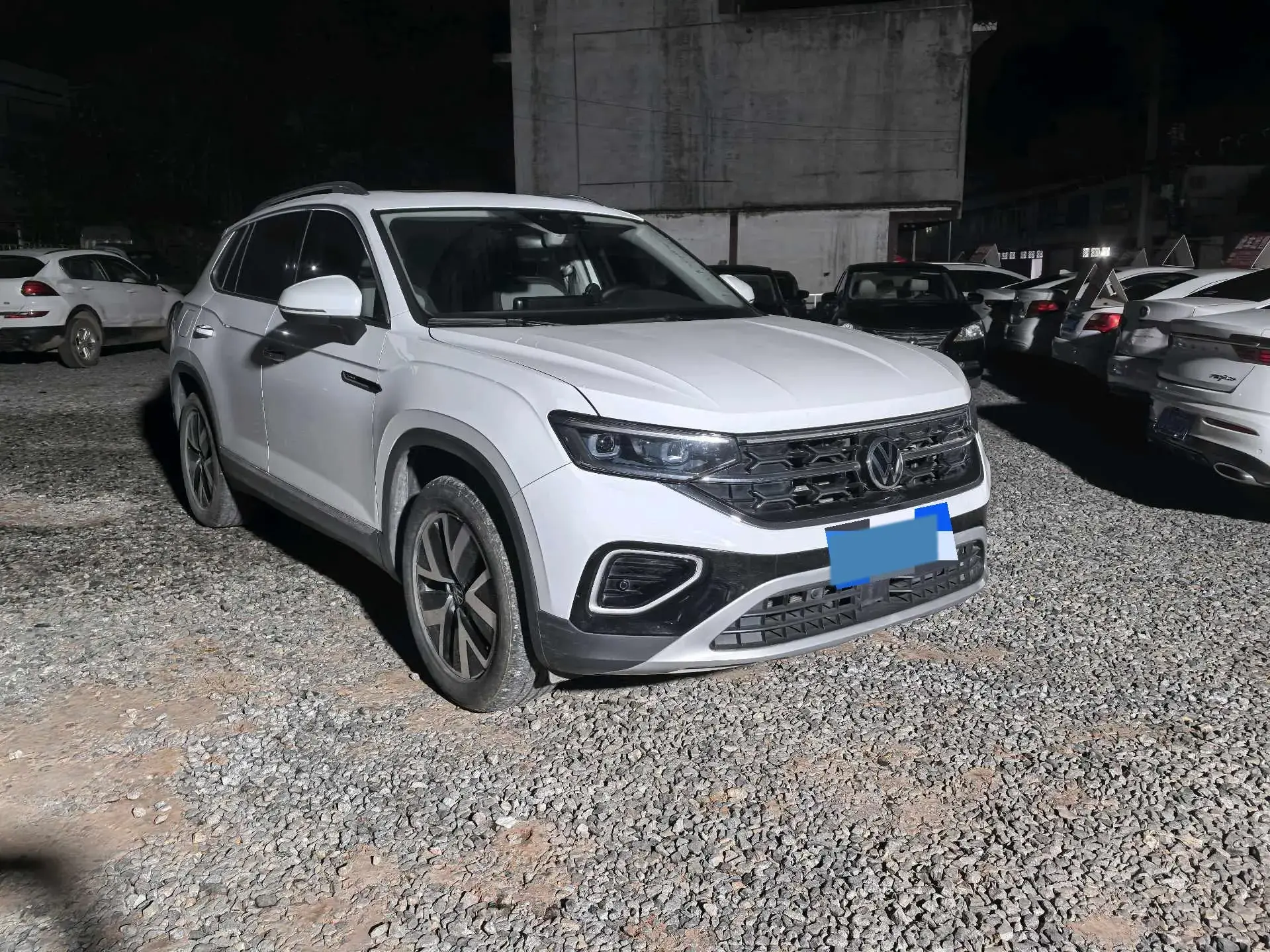 2024 VOLKSWAGEN TAYRON thumbnail 2