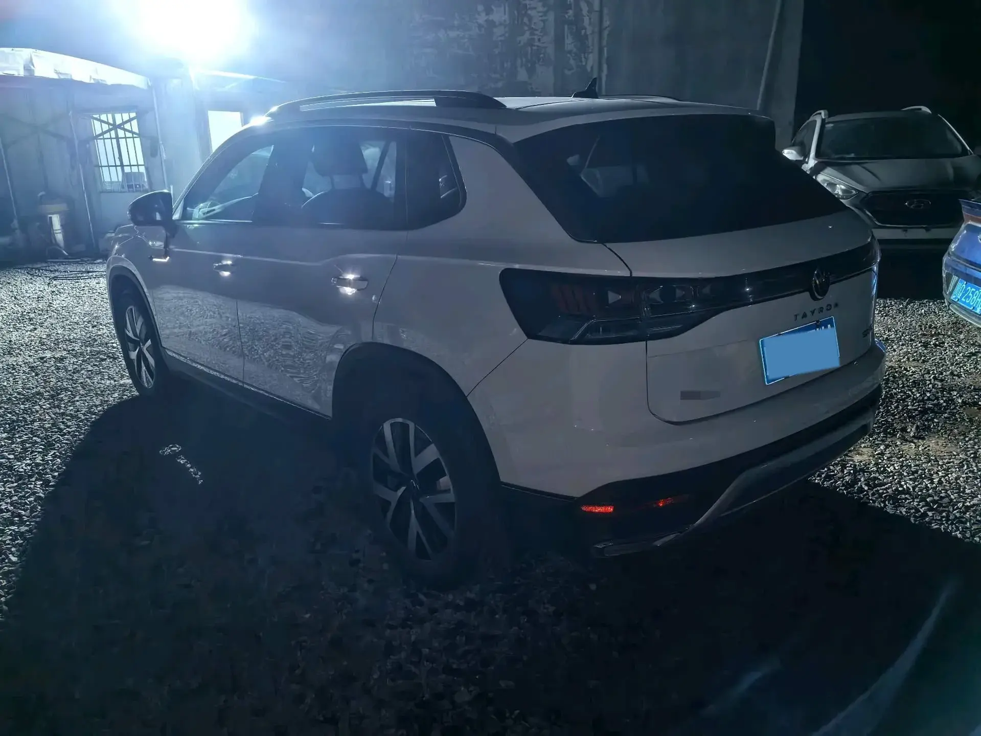 2024 VOLKSWAGEN TAYRON thumbnail 3