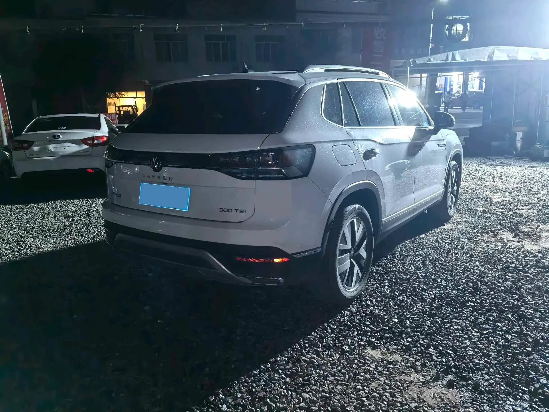 2024 VOLKSWAGEN TAYRON thumbnail 4