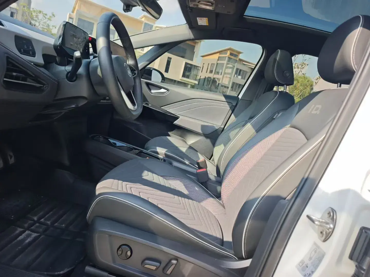 2023 VOLKSWAGEN ID.3 thumbnail 3