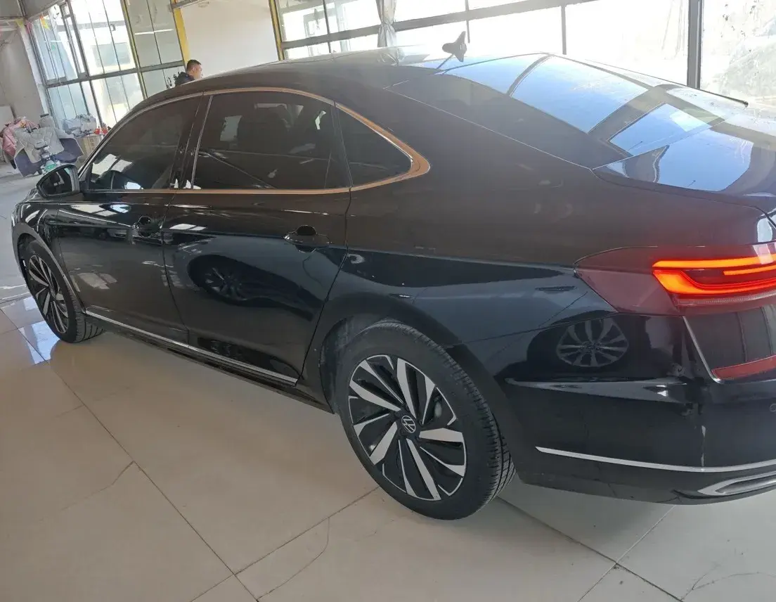 2022 VOLKSWAGEN PASSAT thumbnail 4